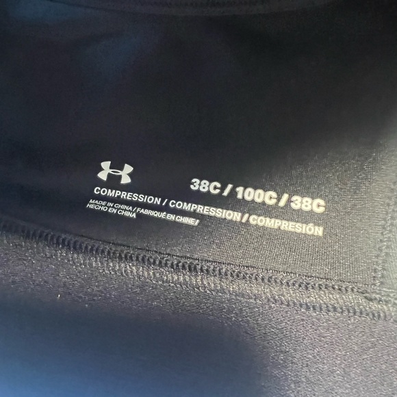 Under Armour Compression Sports Bra 38C Crossover/Adjustable Back - Picture 2 of 3